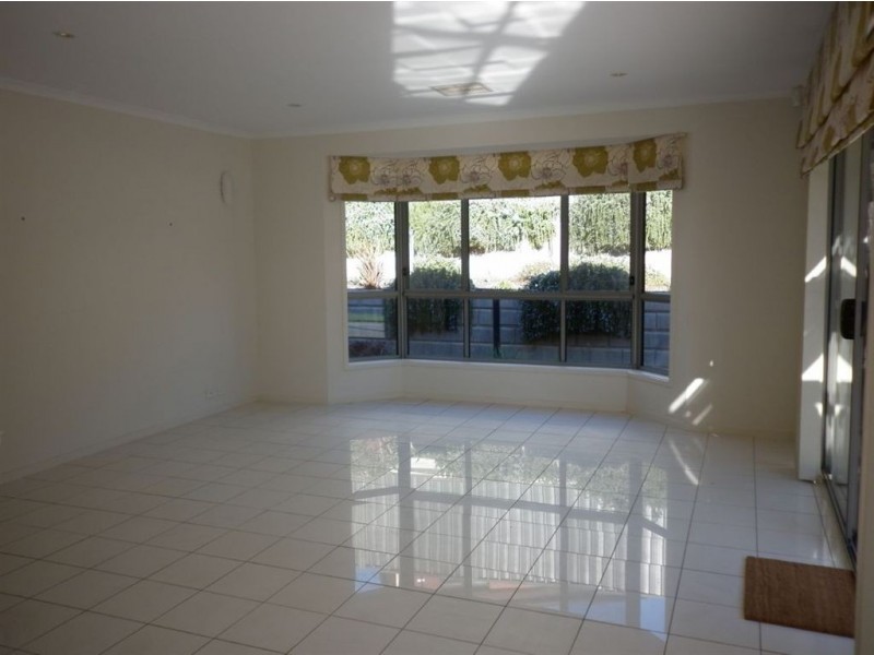 1 Plantation Avenue, Flagstaff Hill SA 5159