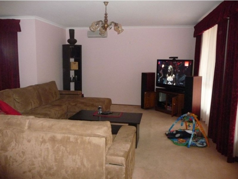 90 Oakridge Road, Aberfoyle Park SA 5159