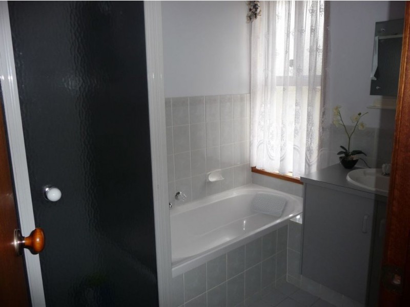 90 Oakridge Road, Aberfoyle Park SA 5159