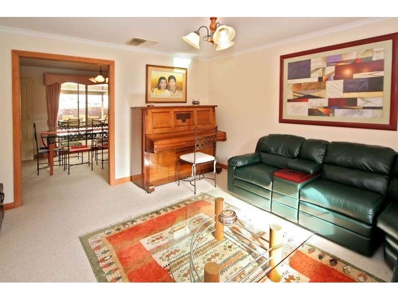 10 Woodland Grove, Aberfoyle Park SA 5159