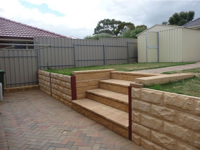 4 McGuire Court, Hackham SA 5163