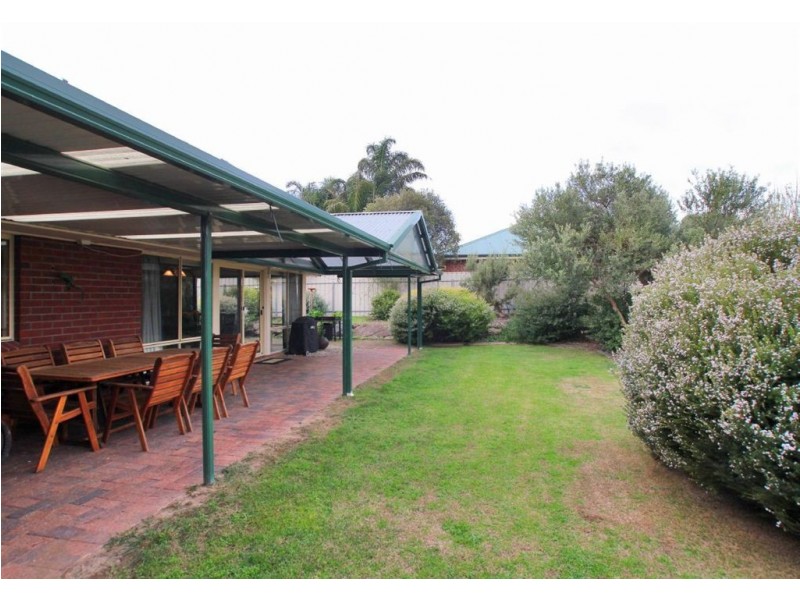 17 Ironbark Avenue, Flagstaff Hill SA 5159