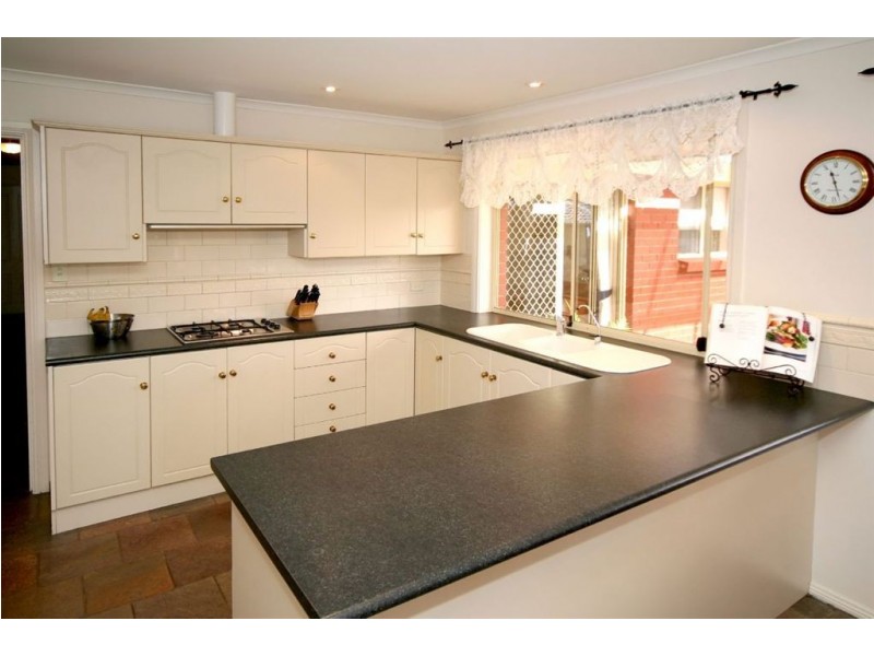 4 Lomandra Place, Flagstaff Hill SA 5159