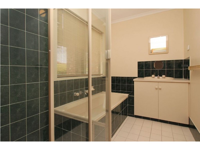 25 Parkes Avenue, Woodcroft SA 5162