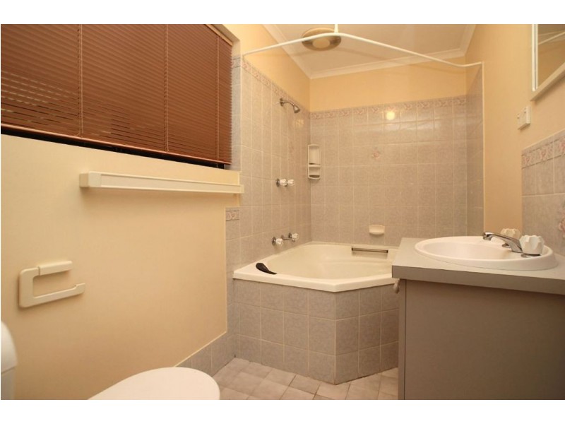 25 Parkes Avenue, Woodcroft SA 5162