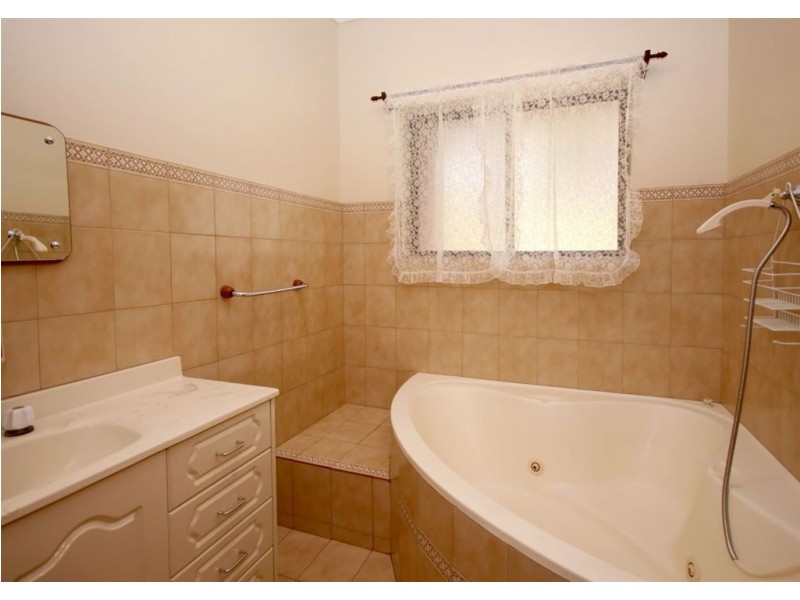 48 Tania Drive, Aberfoyle Park SA 5159