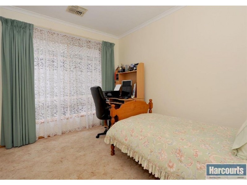 9 Riddoch Cres, Woodcroft SA 5162