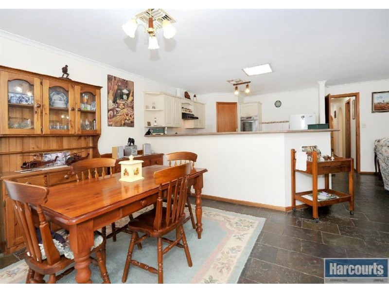 9 Riddoch Cres, Woodcroft SA 5162