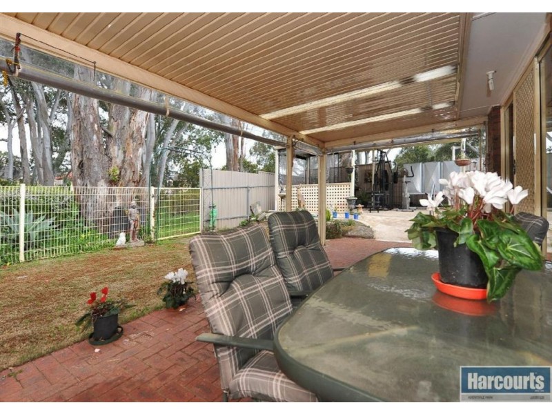 9 Riddoch Cres, Woodcroft SA 5162