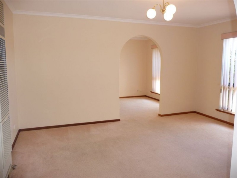 25 Parkes Ave, Woodcroft SA 5162
