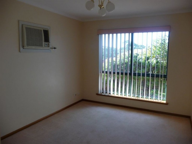 25 Parkes Ave, Woodcroft SA 5162