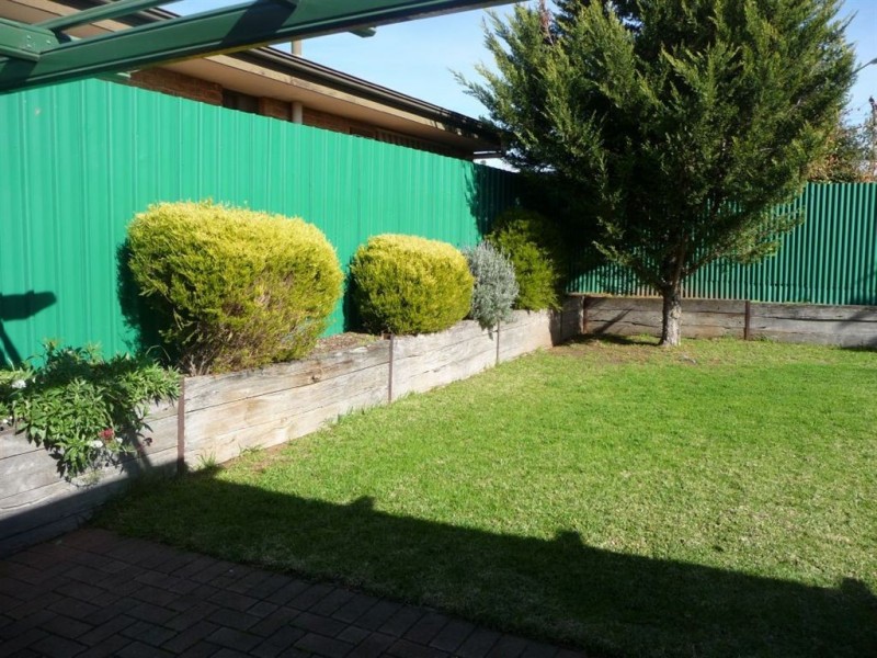 25 Parkes Ave, Woodcroft SA 5162