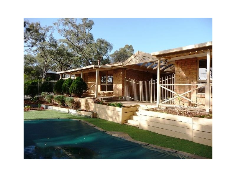 8 Grove Street, Eden Hills SA 5050