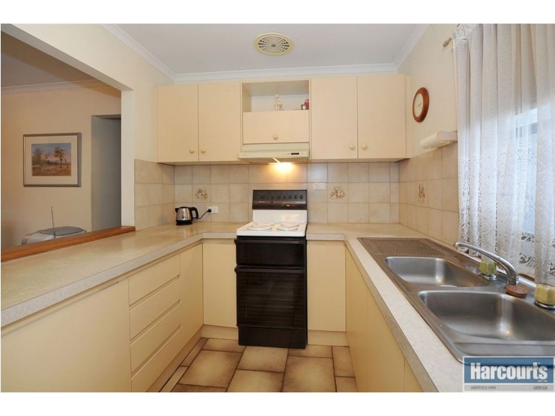 2 Spruce Avenue, Aberfoyle Park SA 5159