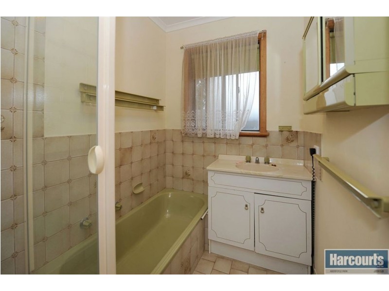 2 Spruce Avenue, Aberfoyle Park SA 5159