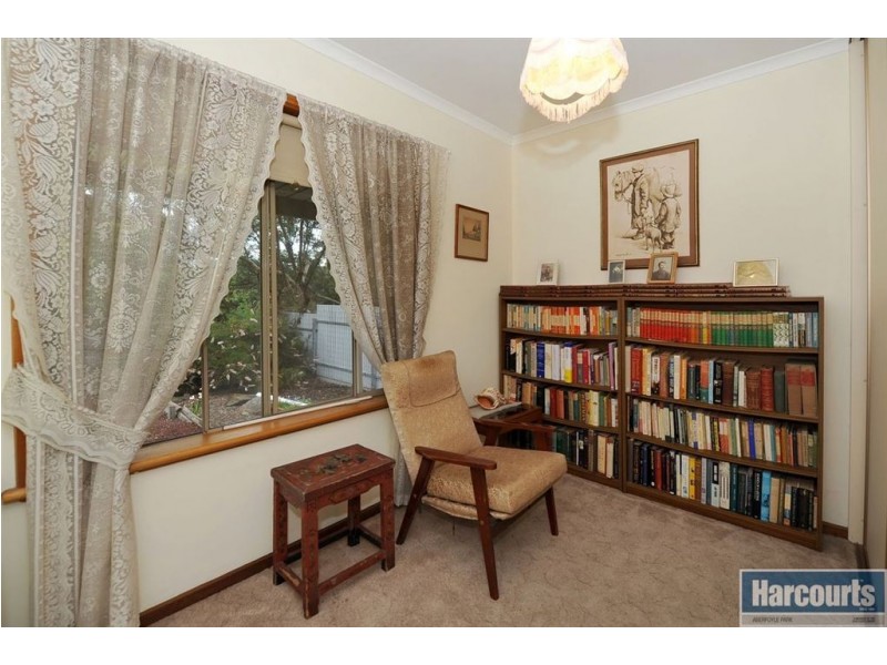 2 Spruce Avenue, Aberfoyle Park SA 5159