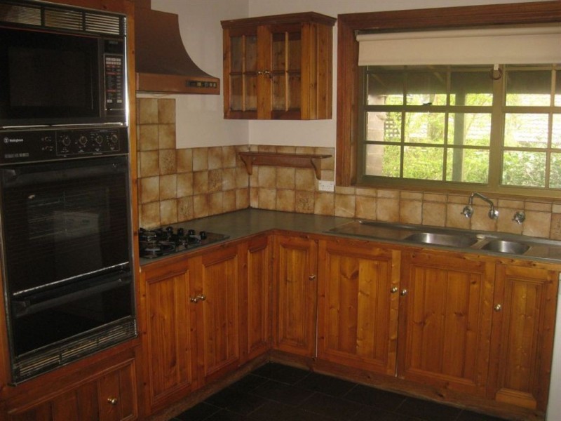 18 Daveys Road, Flagstaff Hill SA 5159