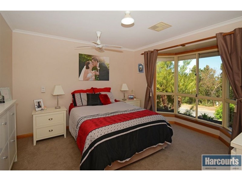 81 Ragamuffin Drive, Hallett Cove SA 5158