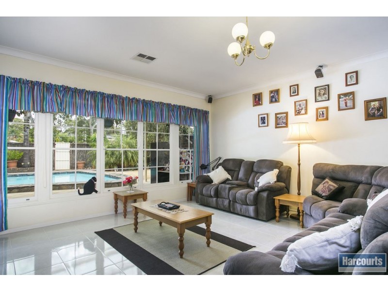 9 Dumphries Street, Flagstaff Hill SA 5159