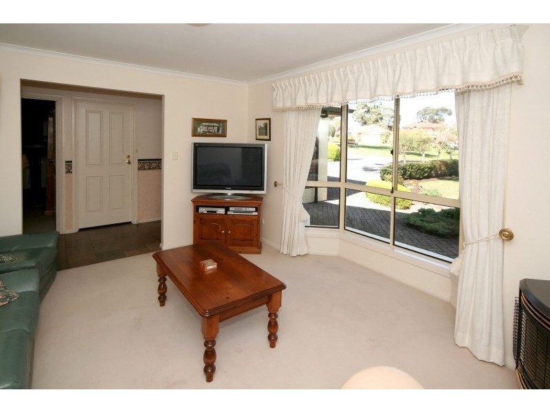 4 Lomandra Place, Flagstaff Hill SA 5159