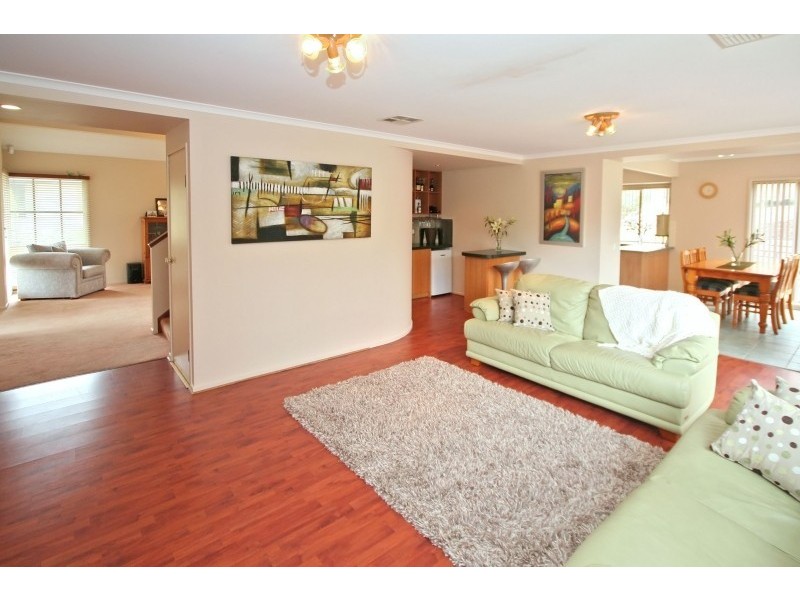 8 Woodland Grove, Aberfoyle Park SA 5159