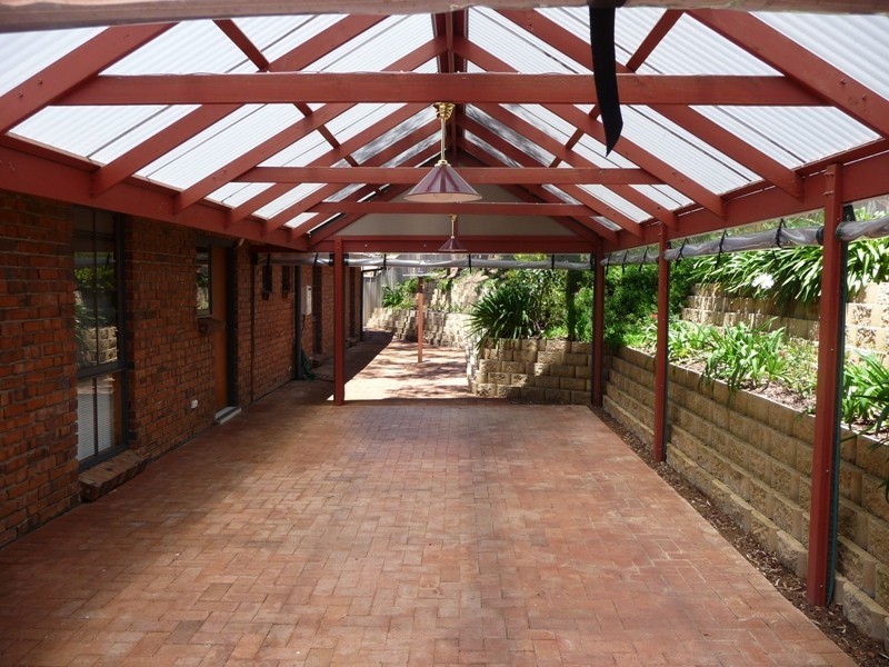16 Woodland Grove, Aberfoyle Park SA 5159