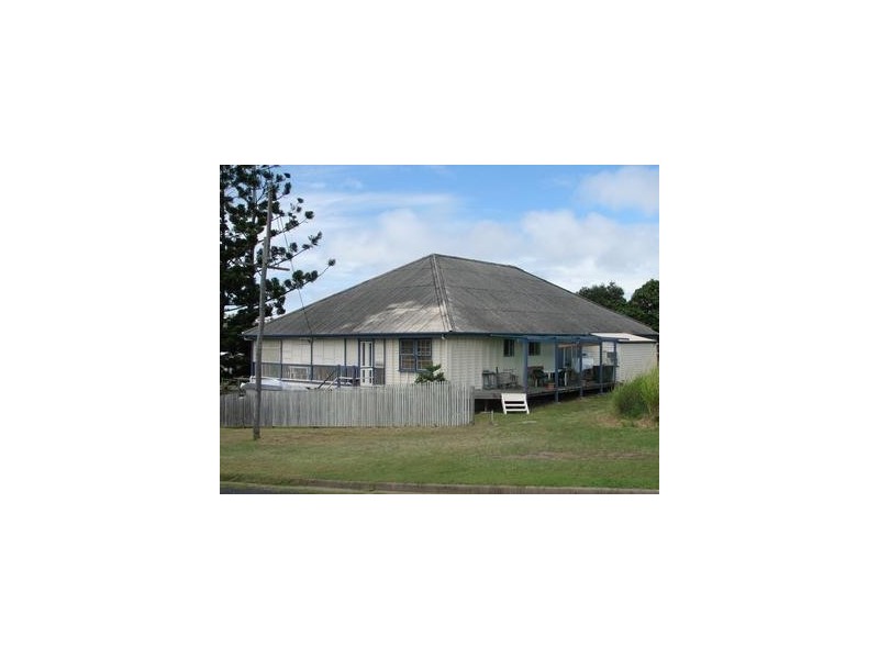 35 Hill Street, Emu Park QLD 4710