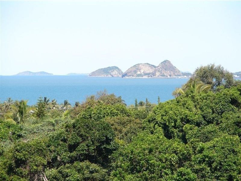 14 Yearsley Grove, Yeppoon QLD 4703