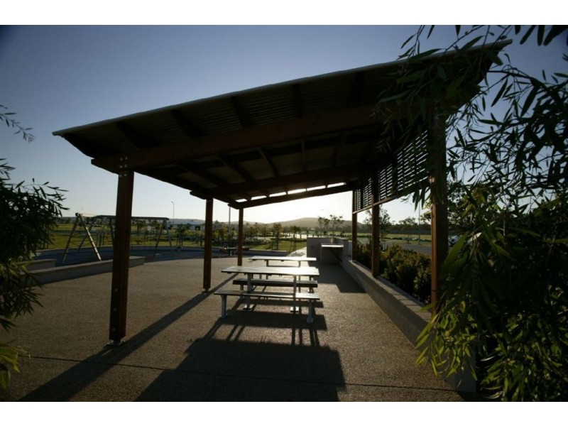 24 Lakeview Circuit, Mulambin QLD 4703