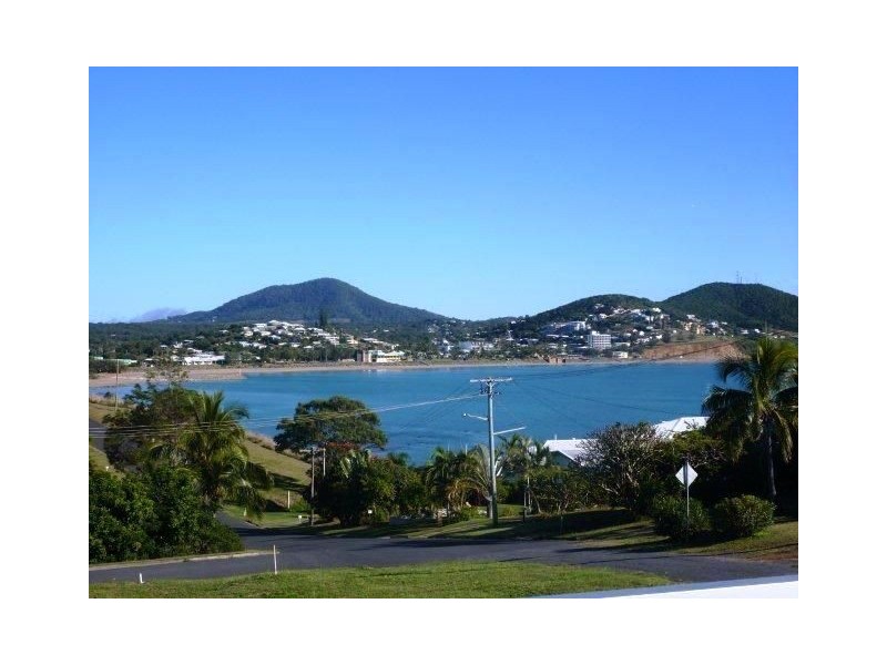 4 Ocean Parade, Cooee Bay QLD 4703