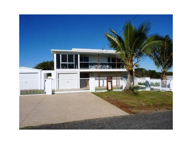 4 Ocean Parade, Cooee Bay QLD 4703