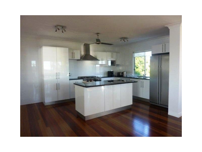 4 Ocean Parade, Cooee Bay QLD 4703