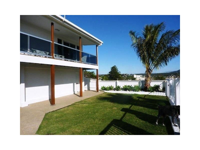 4 Ocean Parade, Cooee Bay QLD 4703