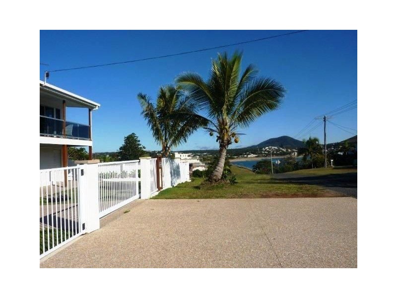 4 Ocean Parade, Cooee Bay QLD 4703