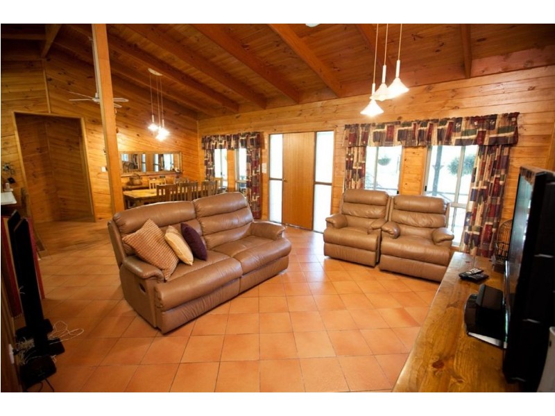 570 Coorooman Creek Road, Cawarral QLD 4702