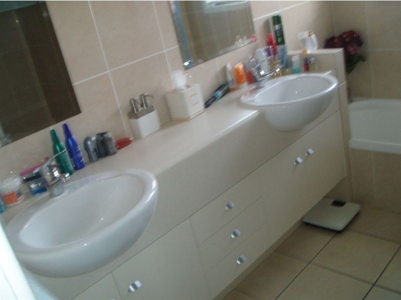 10 Ray Street, Cooee Bay QLD 4703