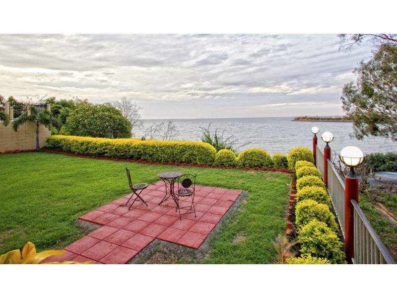 9 Prospect Street, Rosslyn QLD 4703