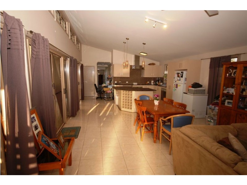 1 Hillside Court, Zilzie QLD 4710