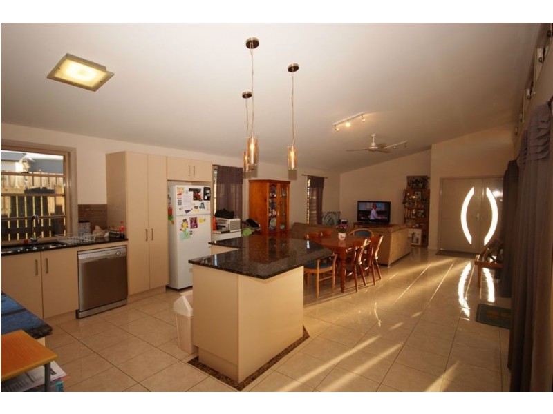 1 Hillside Court, Zilzie QLD 4710