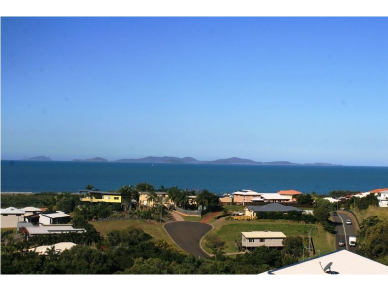 18 Pacific Vista Close, Pacific Heights QLD 4703