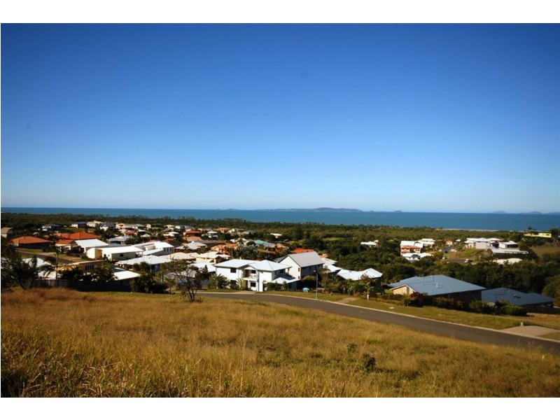 18 Pacific Vista Close, Pacific Heights QLD 4703