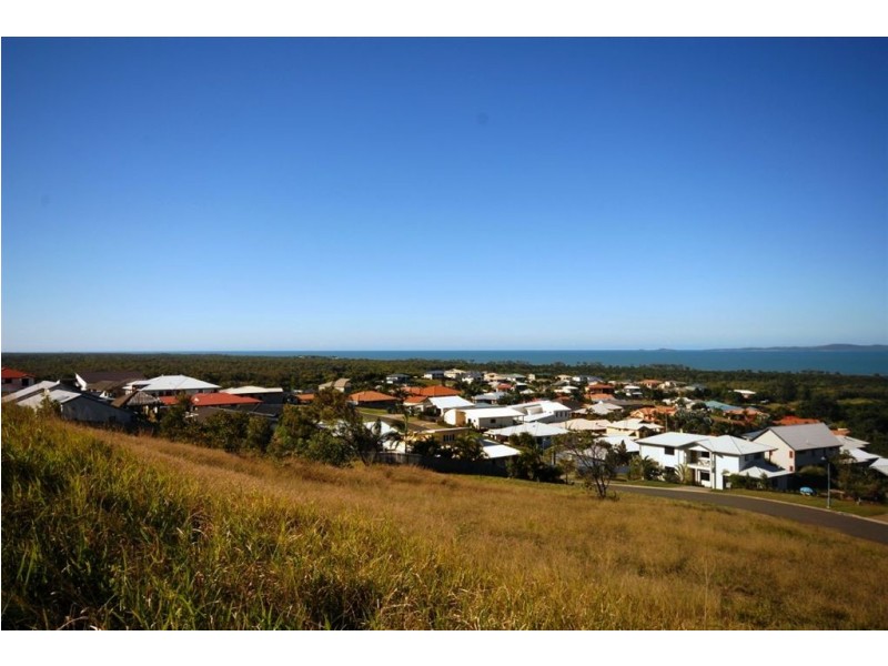 18 Pacific Vista Close, Pacific Heights QLD 4703