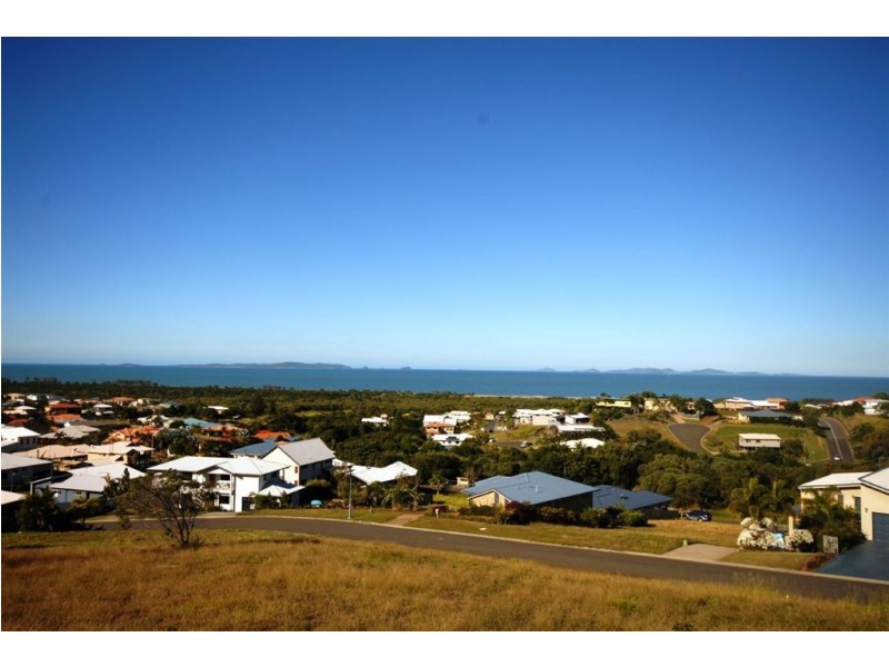 18 Pacific Vista Close, Pacific Heights QLD 4703