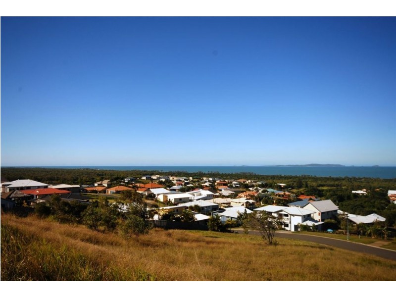 18 Pacific Vista Close, Pacific Heights QLD 4703