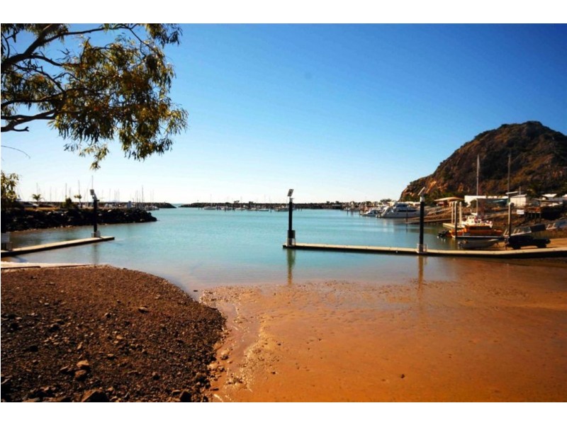 24 – 48 Vin E Jones Memorial Drive, Rosslyn QLD 4703