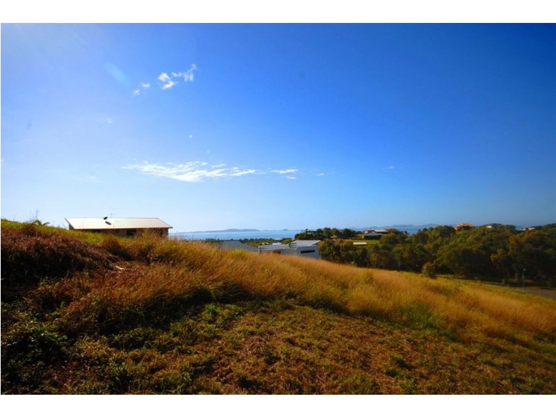 8 Cook Avenue, Pacific Heights QLD 4703