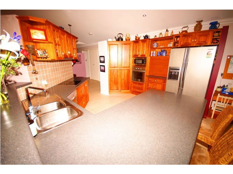 24 Coleman Crescent, Pacific Heights QLD 4703