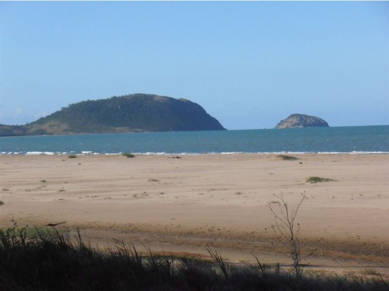 24 Coolwaters Esplanade, Kinka Beach QLD 4703
