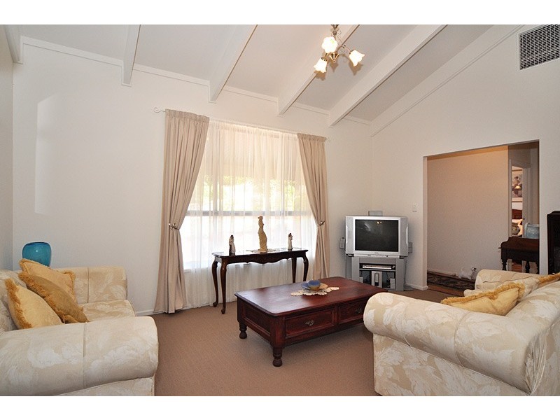 11 Singer Drive, Happy Valley SA 5159