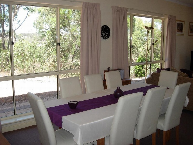 4 Mt Malvern Road, Chandlers Hill SA 5159